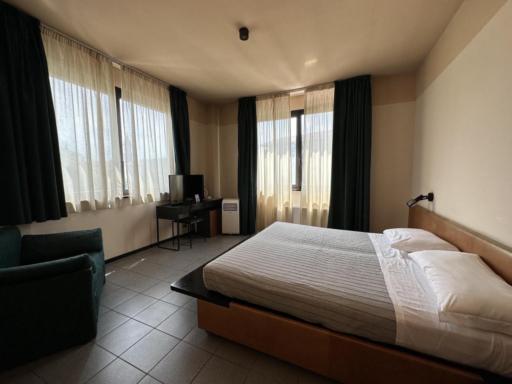 Hotel Griselda Saluzzo Kültér fotó